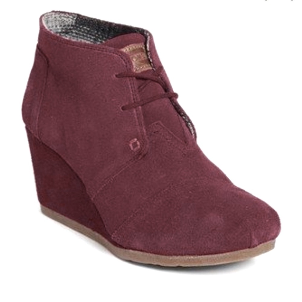 Dark burgundy Tom’s booties. Used, good condition.